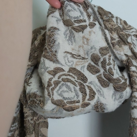 Floral Fashion Scarf - Picture 4 of 4